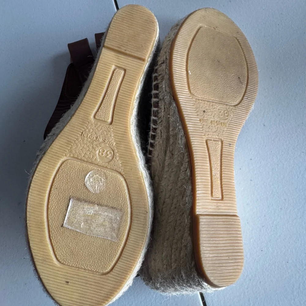 Bettye Muller Espadrille Sandals Size 38 Brown